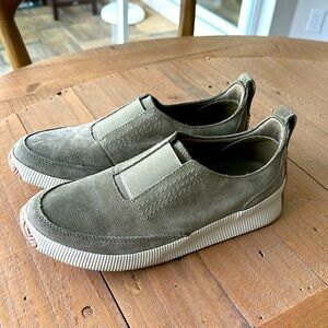 Sorel Out N About Slip On Sneaker Size 8.5 Sage EUC